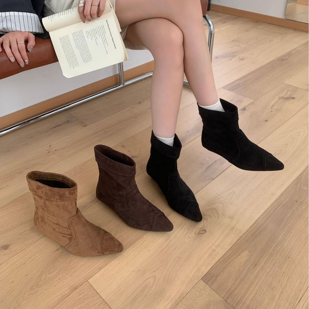 2025 autumn and winter new temperament pointed head low slope heel Chelsea thin niche low tube women's short boots