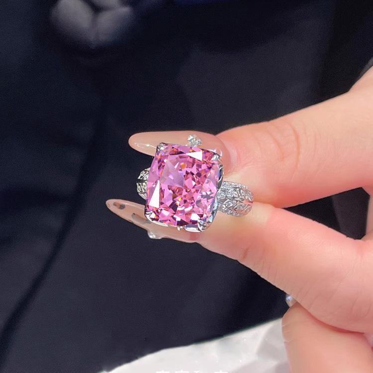 Christie'S Auction House 200 Million Of The Same Artificial Yellow Diamond Ice Flower Cut Ring Fat Rectangular Pink White High Carbon Diamond Ring