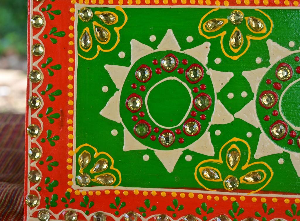 Indische Volkskunst Spiegelarbeit Holz Wandpaneel: Handbemalte ethnische Dekoration