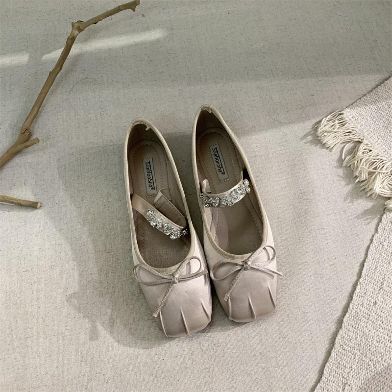 

2025 spring and autumn new fairy style bow French single shoes one word rhinestone flat Mary Jane shoes women s shoes 39 абрикосовый