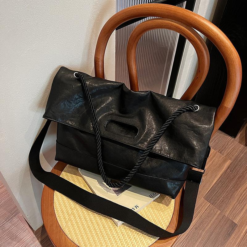 

Fashion and leisure large-capacity tote bag women s autumn and winter new high-end shoulder bag to work commuter bag чёрный