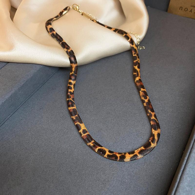 Han Luo 18K Gold-Plated Tiger Eye Necklace - Retro, High-End Clavicle Chain Accessory