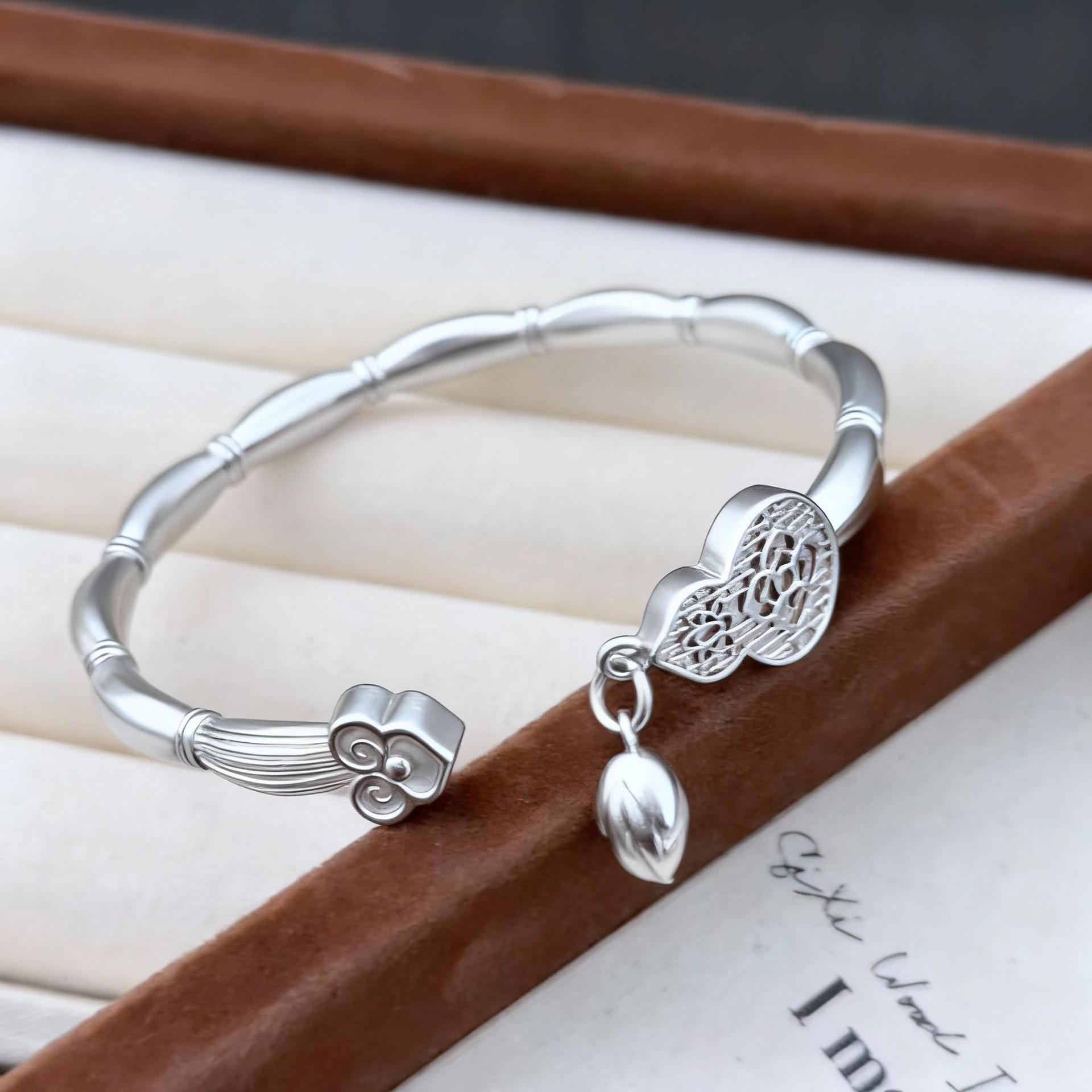 

Vietnamese Ancient Sand Gold Lotus Root Bangle: Retro Open-Style Fu Lu Hand Jewelry