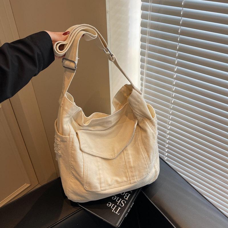 Fashion Texture Personalized Shoulder Bag Large Capacity Messenger Bag Commuter Student Tote Bag Simple Tutoring Bag