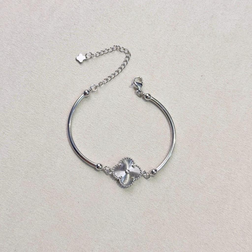 15mm Titanstahl Nicht Verblassendes Glücksklee Damen Armreif Armband Schmuck.