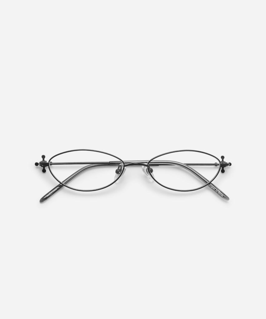Neotelia Qnoti · Black