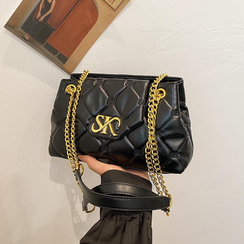 

Outer order rhombus small bag women s 2024 autumn and winter new shoulder underarm bag high-end texture fashion trend messenger bag чорний