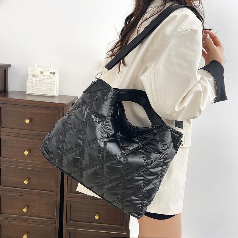 Largecapacity Portable Cotton Clothing Bag Women's Spring New Versatile Casual Diamond Shoulder Messenger Bag Commuter Tote Bag