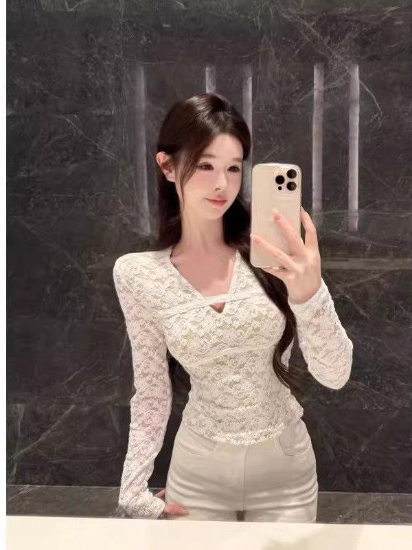 Women's White Lace V-Neck Long-Sleeve T-Shirt - Sexy Autumn Inner Layer
