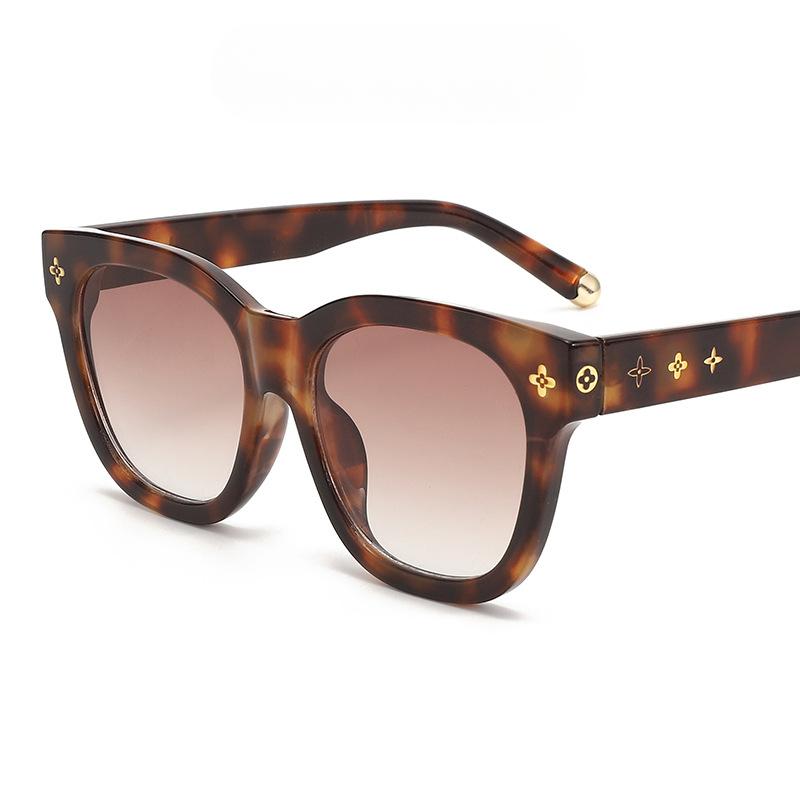 

Новые солнцезащитные очки знаменитостей в большой оправе. Усовершенствованные солнцезащитные очки для улицы. Простые красные солнцезащитные очки Live. UV400