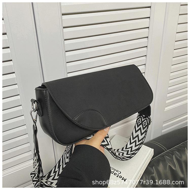 2025 New Small Square Bag Fashionable Retro Messenger Shoulder Bag Wide Shoulder Strap Handbag Foreign Versatile Simple Women's Bag