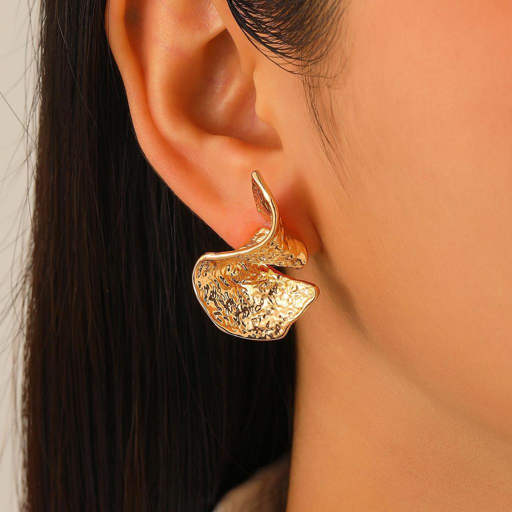 European & American Cross-Border Fashion Fan-Shaped Metal Texture Ribbon Earrings for Women - Trendy & Unique