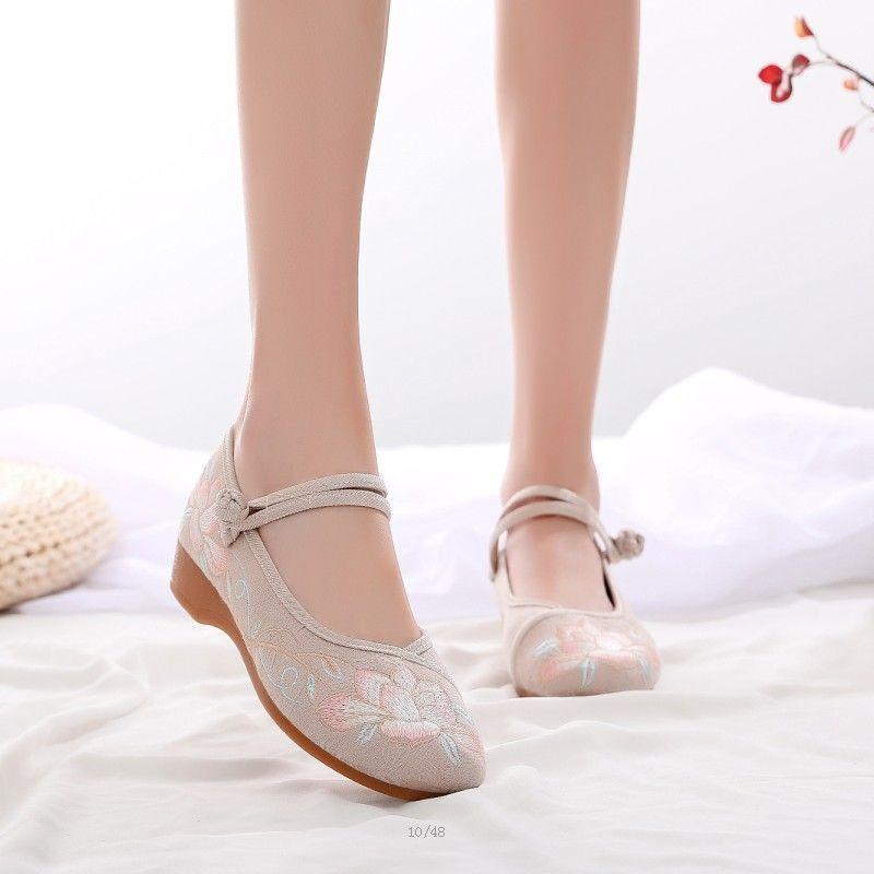 Women's Soft Soled Old Beijing Cloth Shoes Spring New Ethnic Style Embroidered Shoes Flat Dance Shoes Breathable Casual Shoes