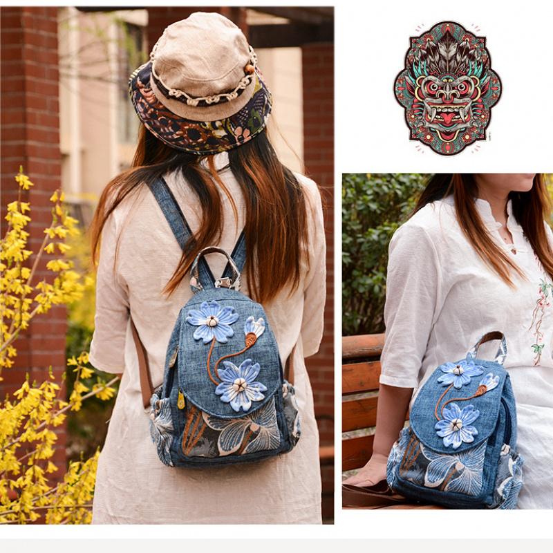 Boho Modrý Květinový Dámský Batoh Vícekomorový Všestranná Náprsní Taška s Pletenými Uchy Polyester Zapínání na Zip Ideální jako Cestovní Taška na Dovolenou