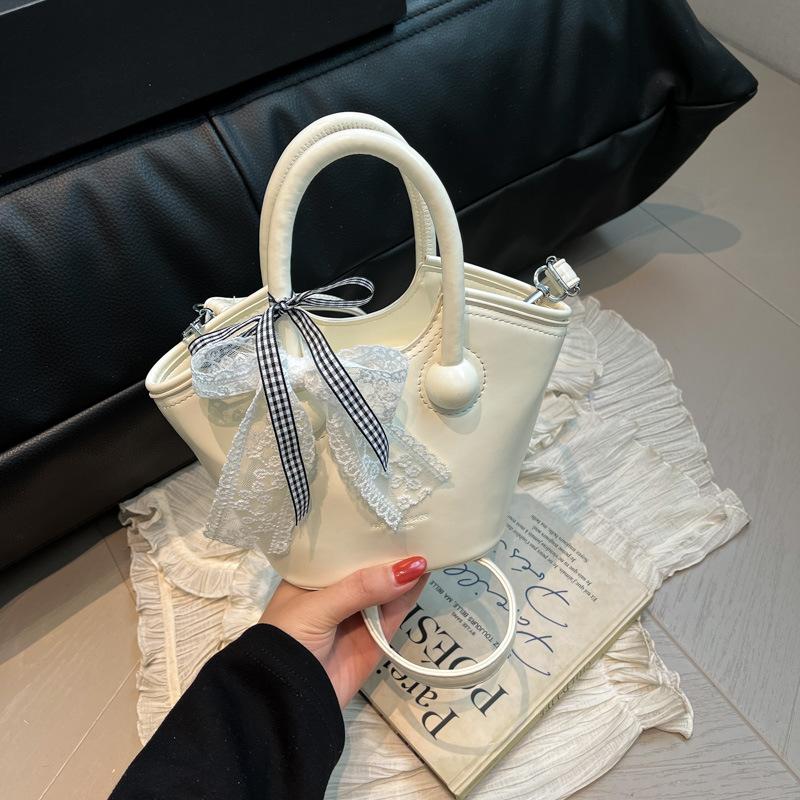 Korean Niche Bag Women's 2025 New Spring and Summer Versatile Handbag Popular Single Shoulder Messenger Bag Bucket Bag