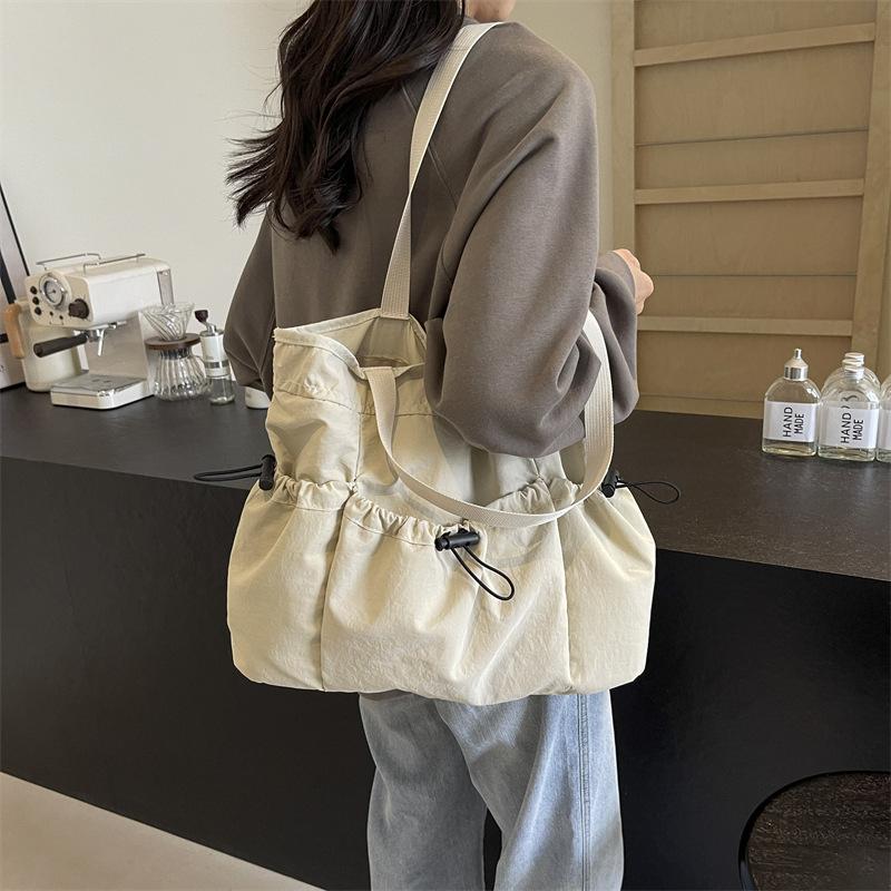 New Pleated Shoulder Bag Large-capacity Handbag College Student Class Simple Fashion Leisure Commuter Tote Bag Women