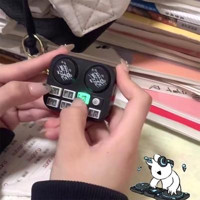 Mini llavero musical con máquina de DJ creativa, divertido y luminoso juguete con sonido, llavero para coche, bolso colgante, mochila, decoración colgante