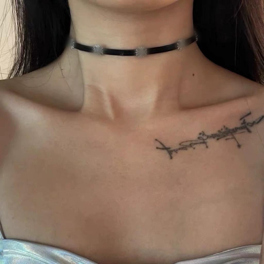 Štýlový pikantný kožený zvončekový choker náhrdelník – Unikátny menšinový dizajn