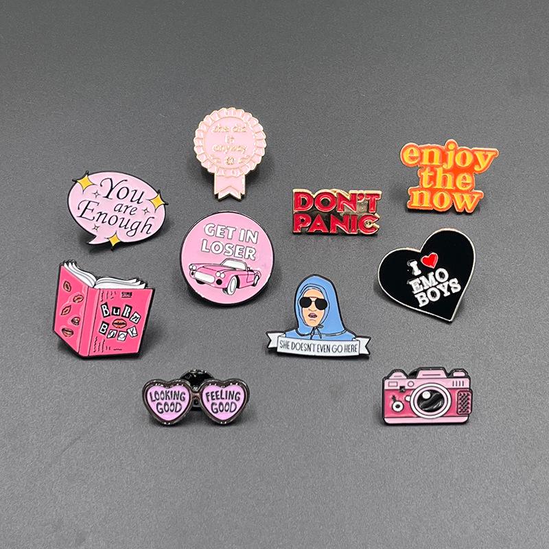 European & American Cartoon Pink Camera Brooch with English Letter - Metal Badge Gift