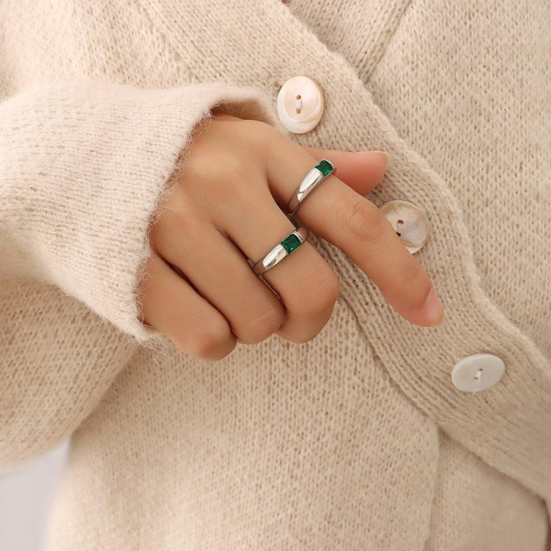 Elegant French-Style Winter Ring: Green Zirconia, Gold-Plated Titanium Steel Size 6