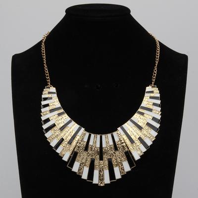 Gold Metal Necklace Statement Choice For Gifts Portable And Widely Used Jewelry