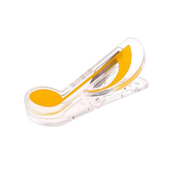 Frumoasă pagină de carte de muzică din plastic. Semn de carte în formă de notă muzicală