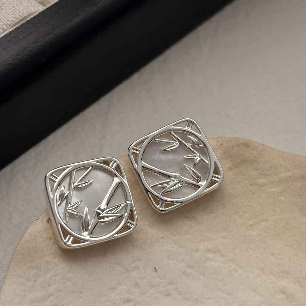 High End French Retro Shell Earrings, Women's Geometric Oval Temperament, Niche and Cold Style, Exaggerated Earrings, Light Luxury