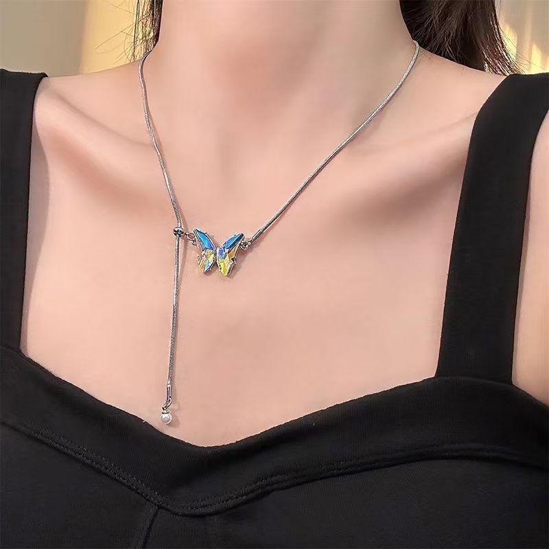 Tide cool laser rhinestone butterfly pullable thin chain necklace women's niche luxury design temperament collarbone chain