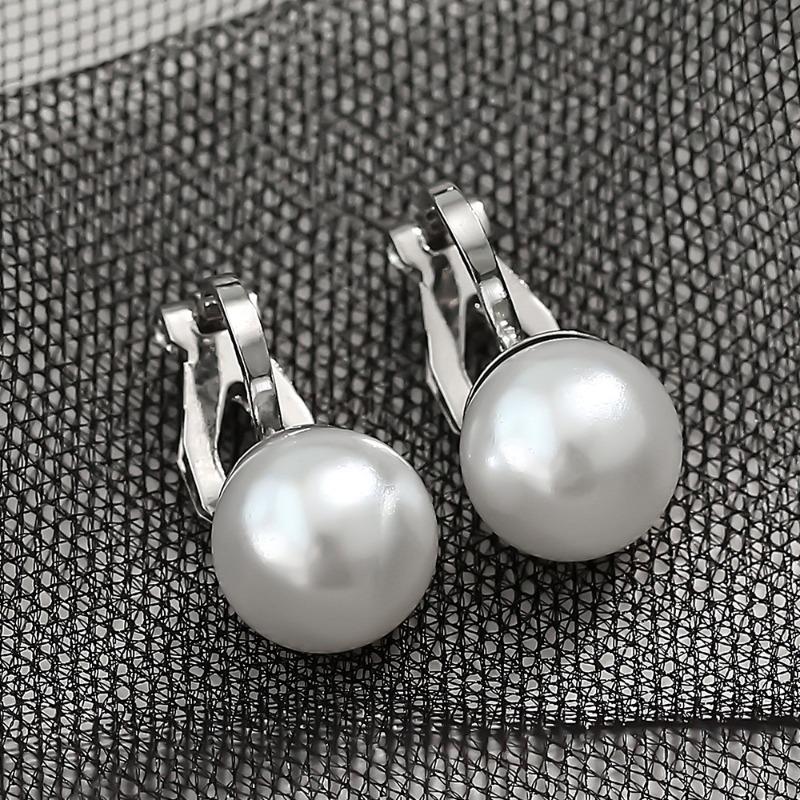 

Stylish and simple copper ear buckle with white pearl without hole ear clip jewelry