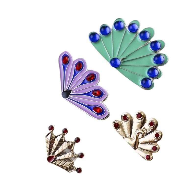 Hot 1Pc Crystal Diamond Peacock Animal Pin Anime Creative Fantail Brooch Role Play Props Men And Women Backpack Jewelry Gift