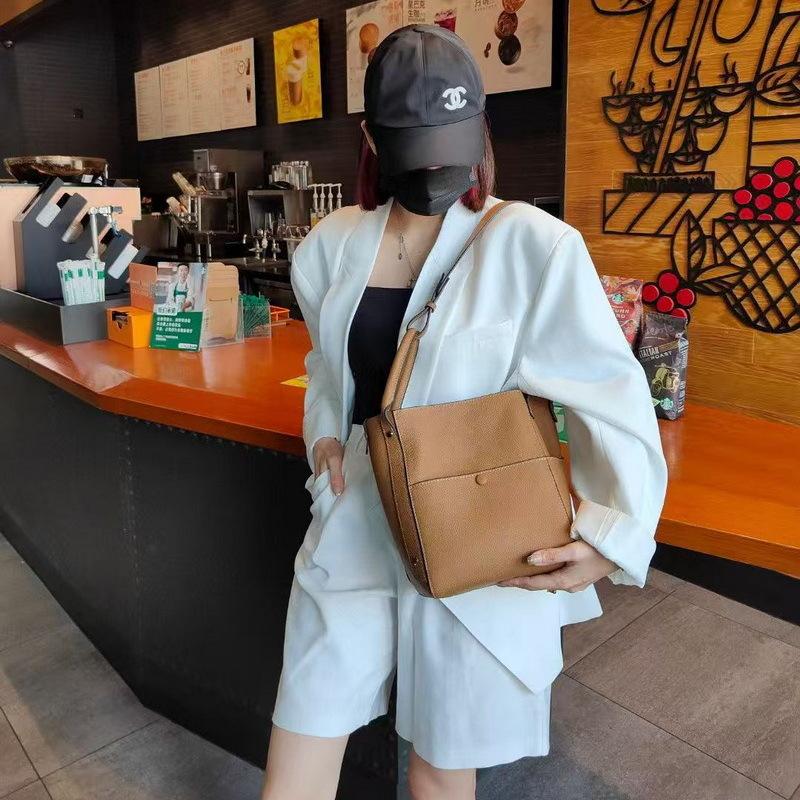 2025 New Style And Real Leather Bucket Bag Multi-Functional Top Cowhide Tassel Breathable Bag Large Capacity Canvas Liner