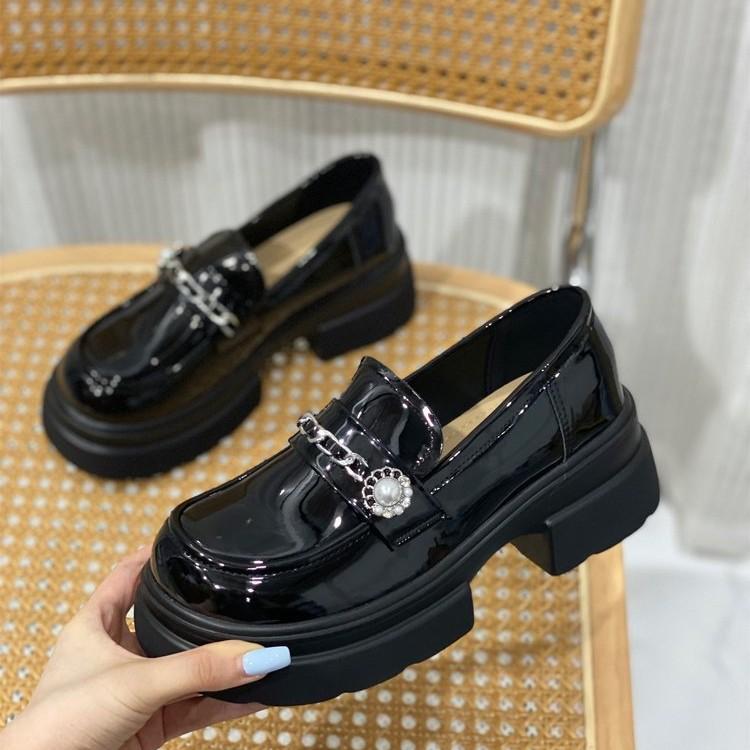 Britischer Stil kleine Lederschuhe Damen 2025 Herbst neu kleine dicksohlige erhöhende Slipper vielseitige Einschlupf-Einzelschuhe