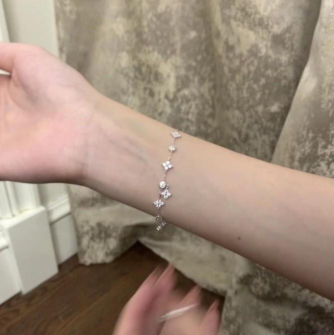Korean Fashion Four-Leaf Clover Diamond Bracelet - Elegant, Versatile Jewelry Gift for Women