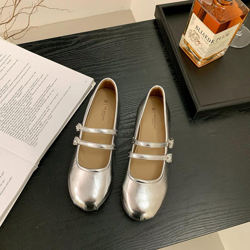 

French Mary Jane shoes women s 2025 new popular spring with skirt small leather shoes flat bottom one-word buckle single shoes 40 срібний