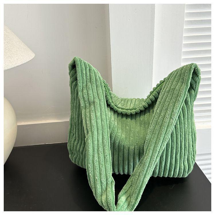 

Повседневная фланелевая модная новая сумка-тоут для通勤, простая зимняя контрастного цвета, на одно плечо, подмышку зелёный