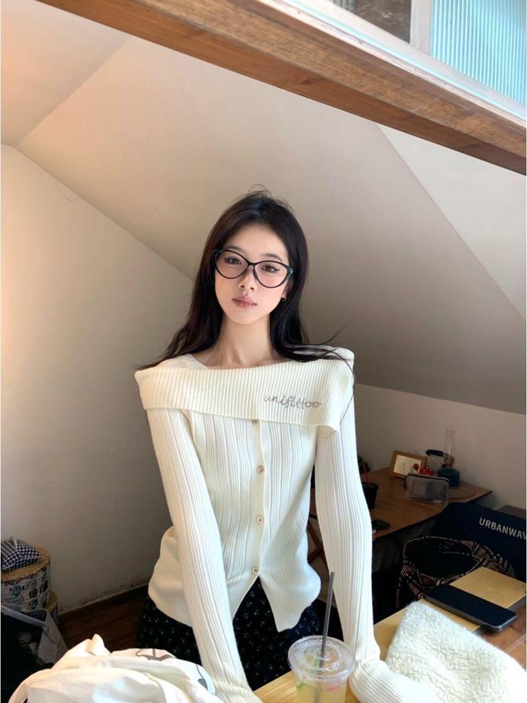 Korean Chic One-Shoulder Long-Sleeve Knit Top - Autumn/Winter Elegant Design for Women