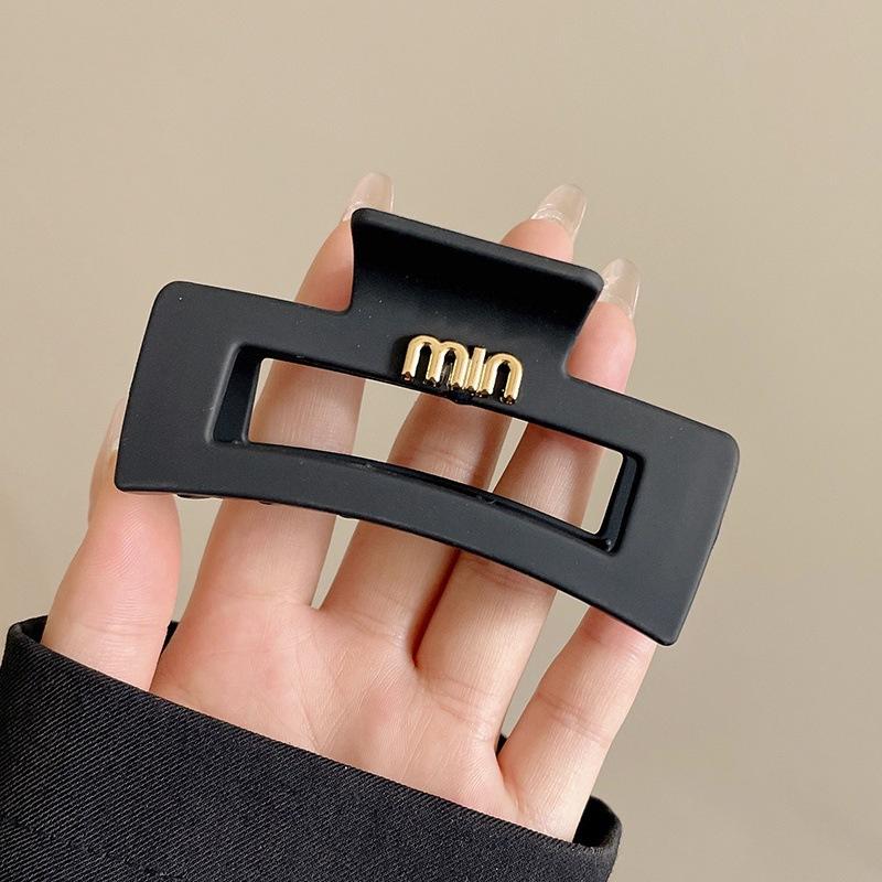 Fashion Elegant Plush Grab Clip Women's Large Hair High-end Sense Clip Hairpin Autumn and Winter Back Head Shark Clip Hairpin Headwear