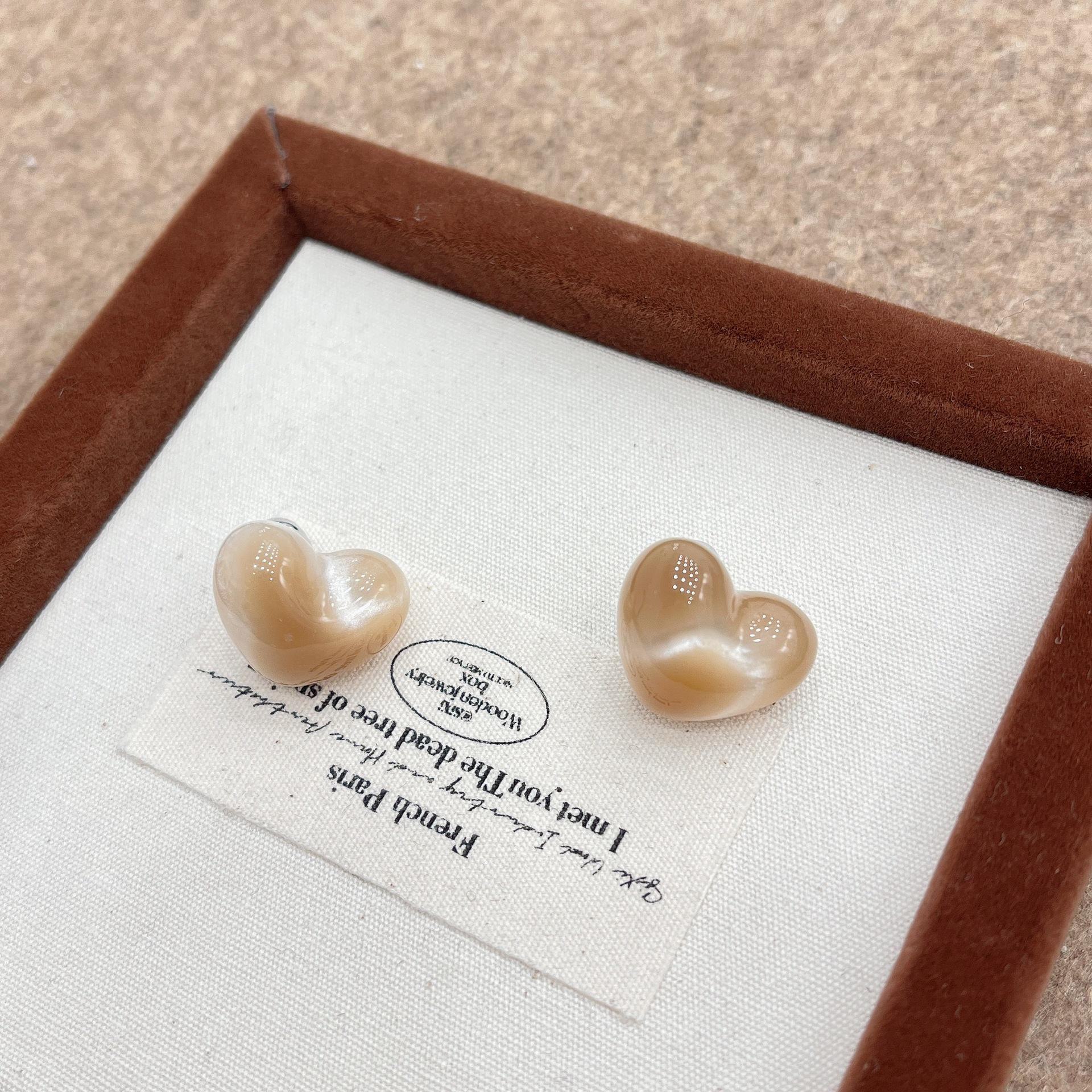 

Серьги цвета ретро-любви для женщин: Универсальный, модный и элегантный для осени и зимы Heart Earrings светло-коричневого