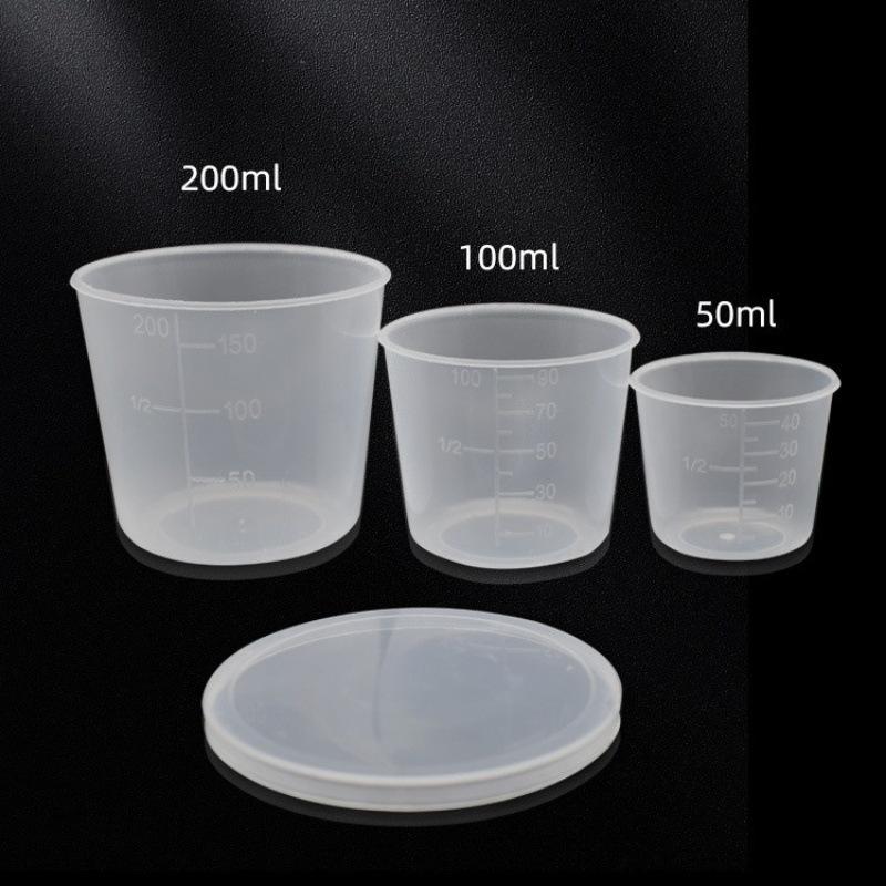 

Трикомпонентний набір пластикових мірних склянок з кришками та поділками - 200 мл, 100 мл, 50 мл