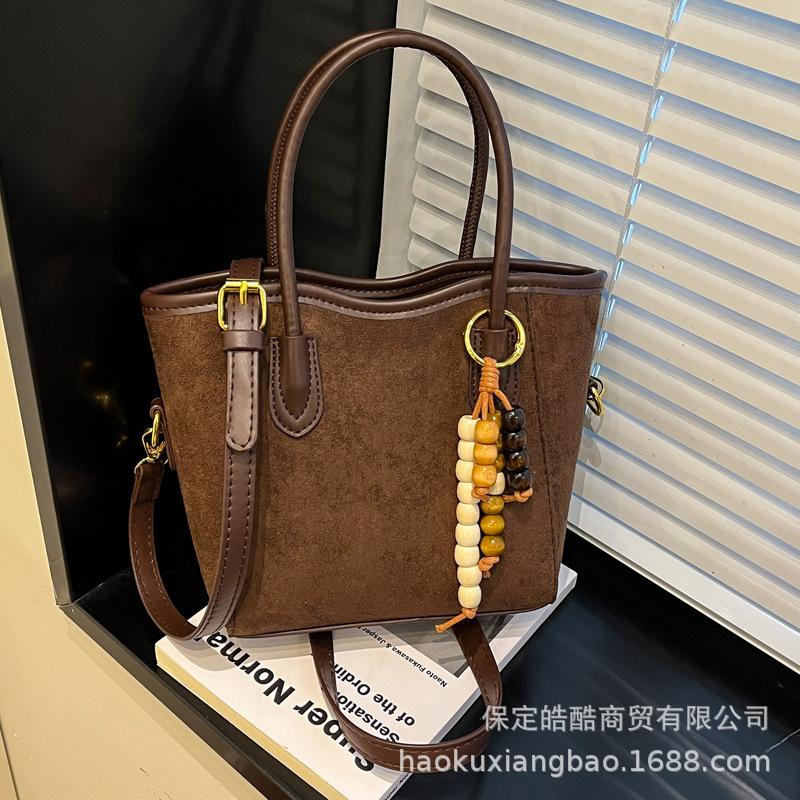 Leopard print bag women's autumn and winter versatile 2025 new matte retro messenger bag casual explosion portable bucket bag