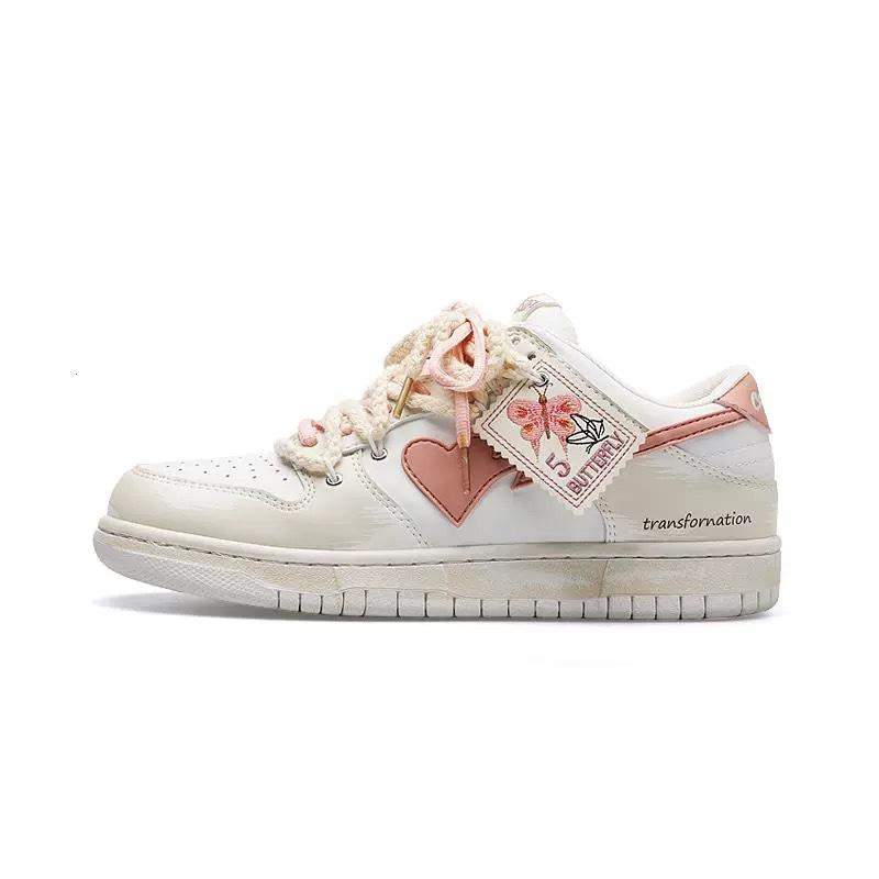 Kleine frische Board-Schuhe Damen 2025 Sommer neu Nische originelles Designgefühl kleine weiße Schuhe Student vielseitig lässige Damenschuhe