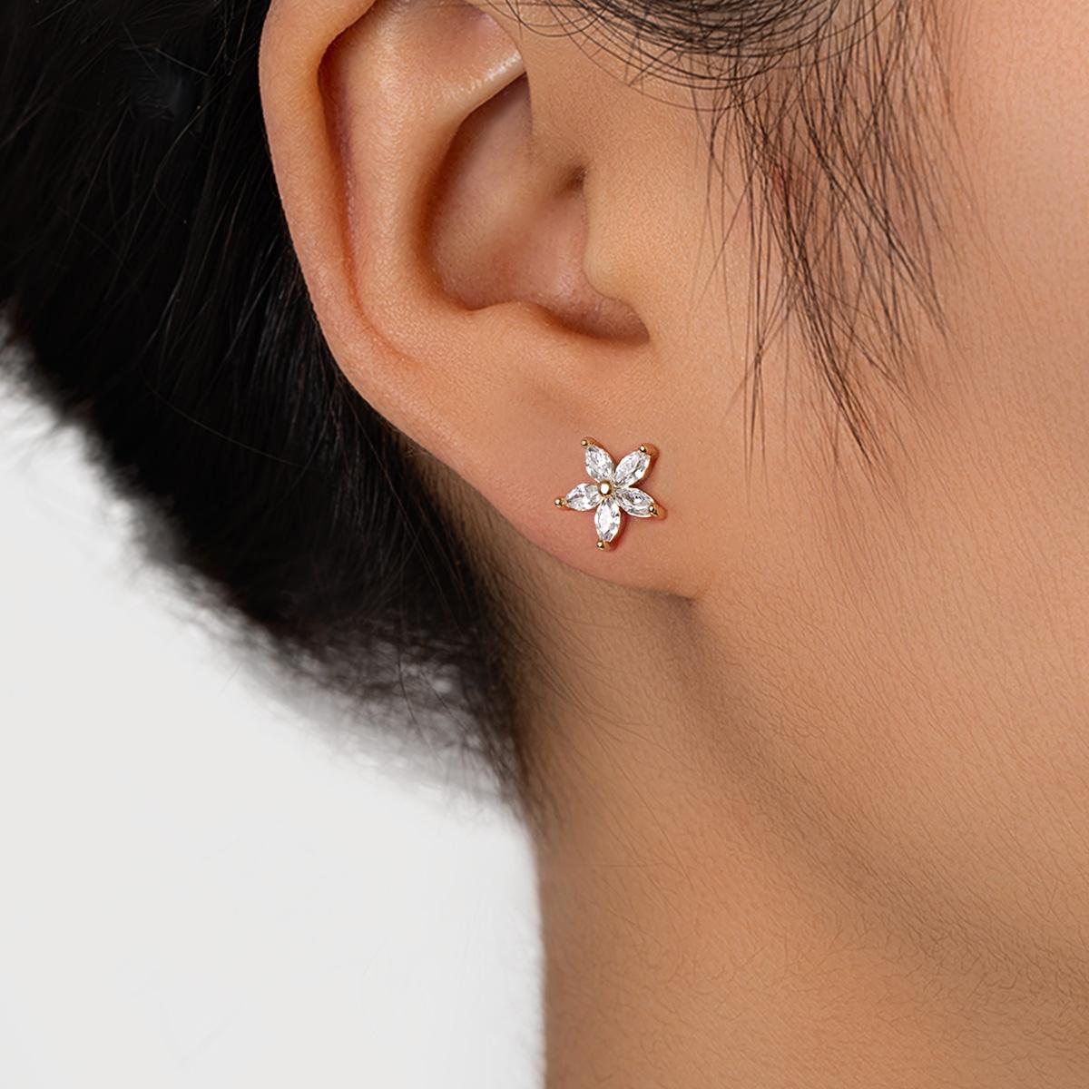 

1 pair of elegant and versatile zircon cherry blossom copper earrings for women, without fading