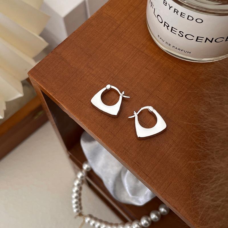 Niche U-shaped Geometric Earrings Simple Retro High-end Personality 100% Match Small Exquisite Women's Fashion Gift Earrings