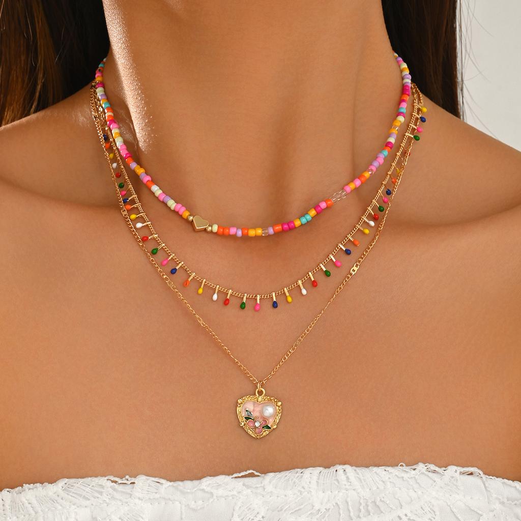 Mehrschichtige Regenbogen-Glasperlen-Choker-Halskette für Damen mit Herz-Anhänger Boho Strand Verstellbar Sommer Mode Schmuck