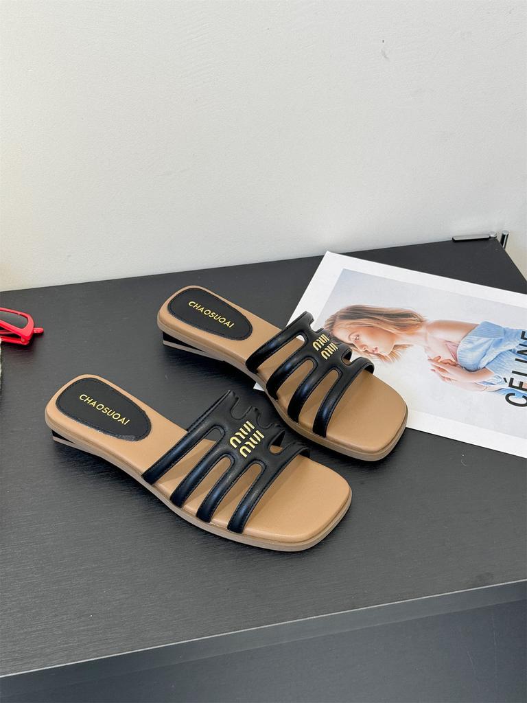 Korean version of non-slip fashion outer slippers women's 2025 summer new versatile thick heel square head open toe temperament semi-sandals