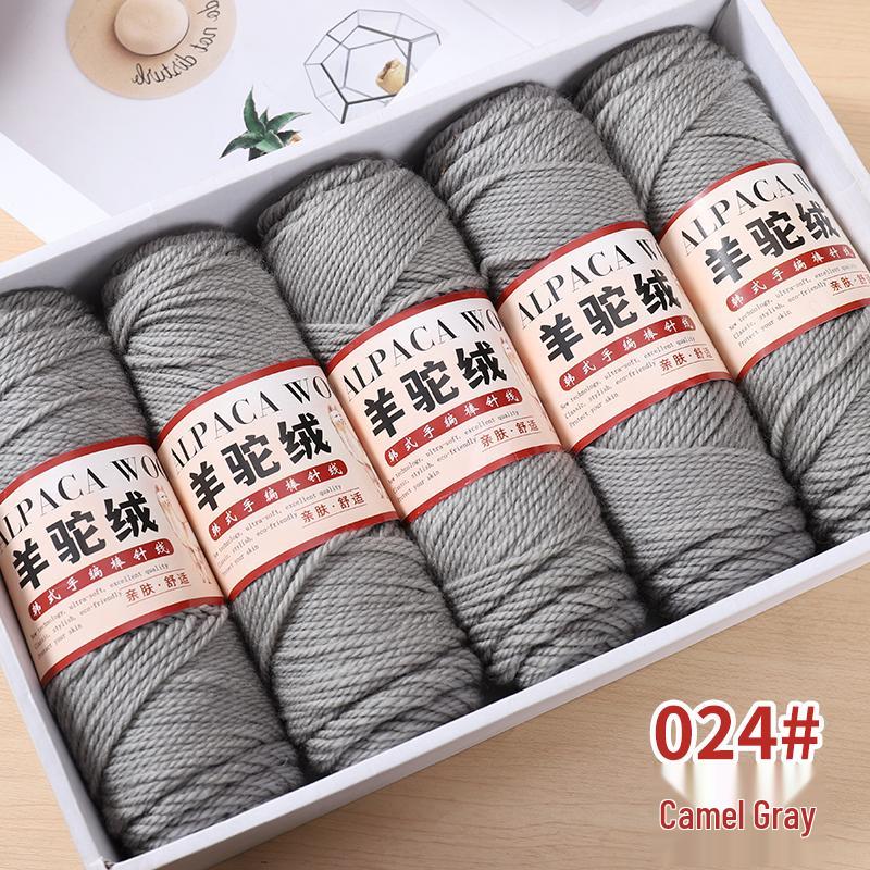 Mitteldickes Alpakawollgarn für DIY-Strickarbeiten - Perfekt für Pullover, Mäntel, Schals, Häkel- und Strickprojekte mit Nadeln.