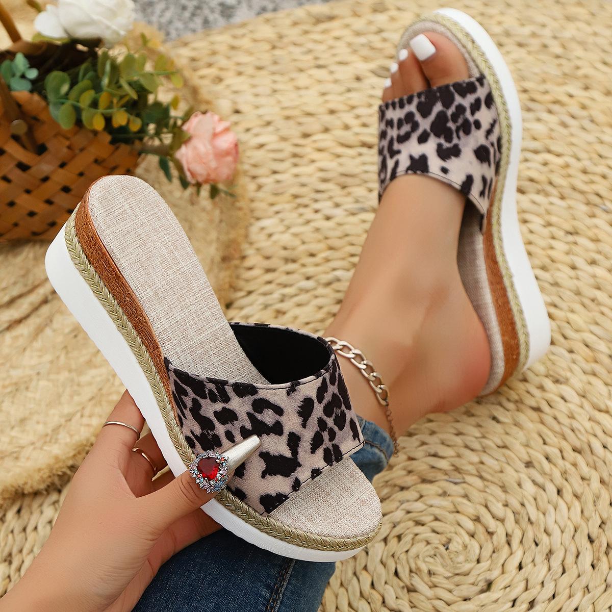 

2025 новые женские тапочки большого размера с круглым носком и леопардовым принтом, с бантом, на толстой подошве, с наклонным каблуком, классные тапочки 43