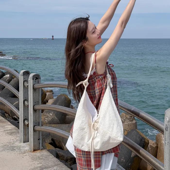 Natural Embroidered Triangle Shoulder Bag _ [Natural]