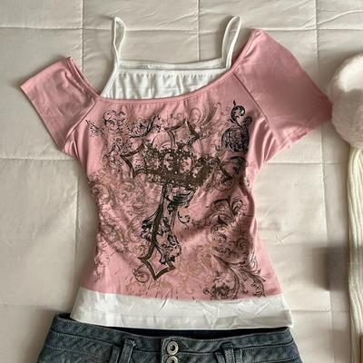 Üst Kıyafetler – T-shirtler