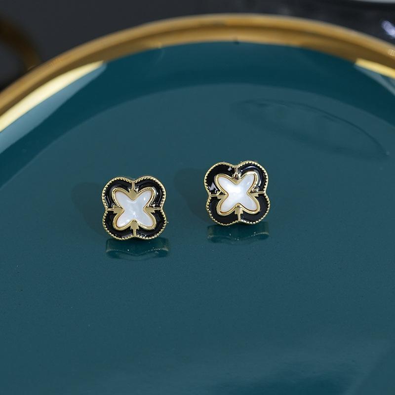 Shell Dripping Oil Four-Leaf Flower Stud Earrings High-End Fashion Versatile Earrings Big-Name Temperament Earrings